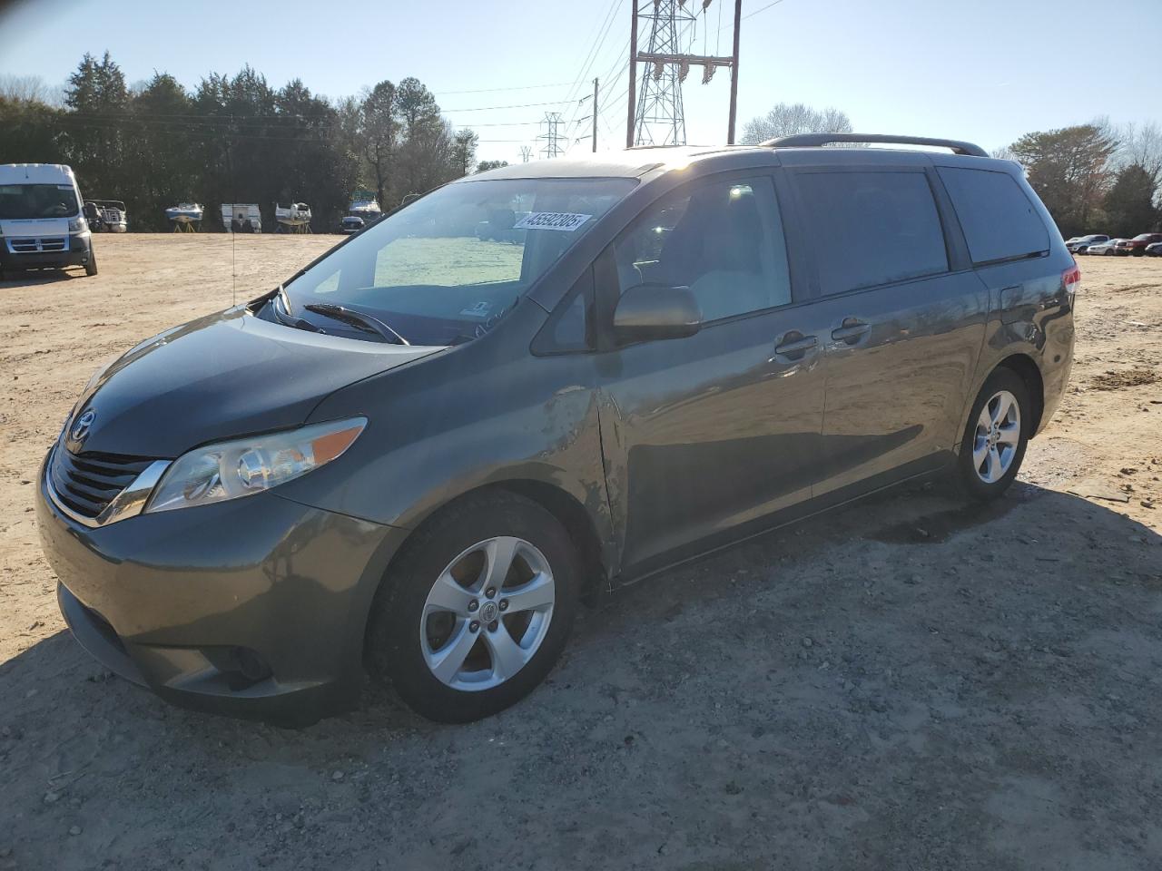 TOYOTA SIENNA LE 2011