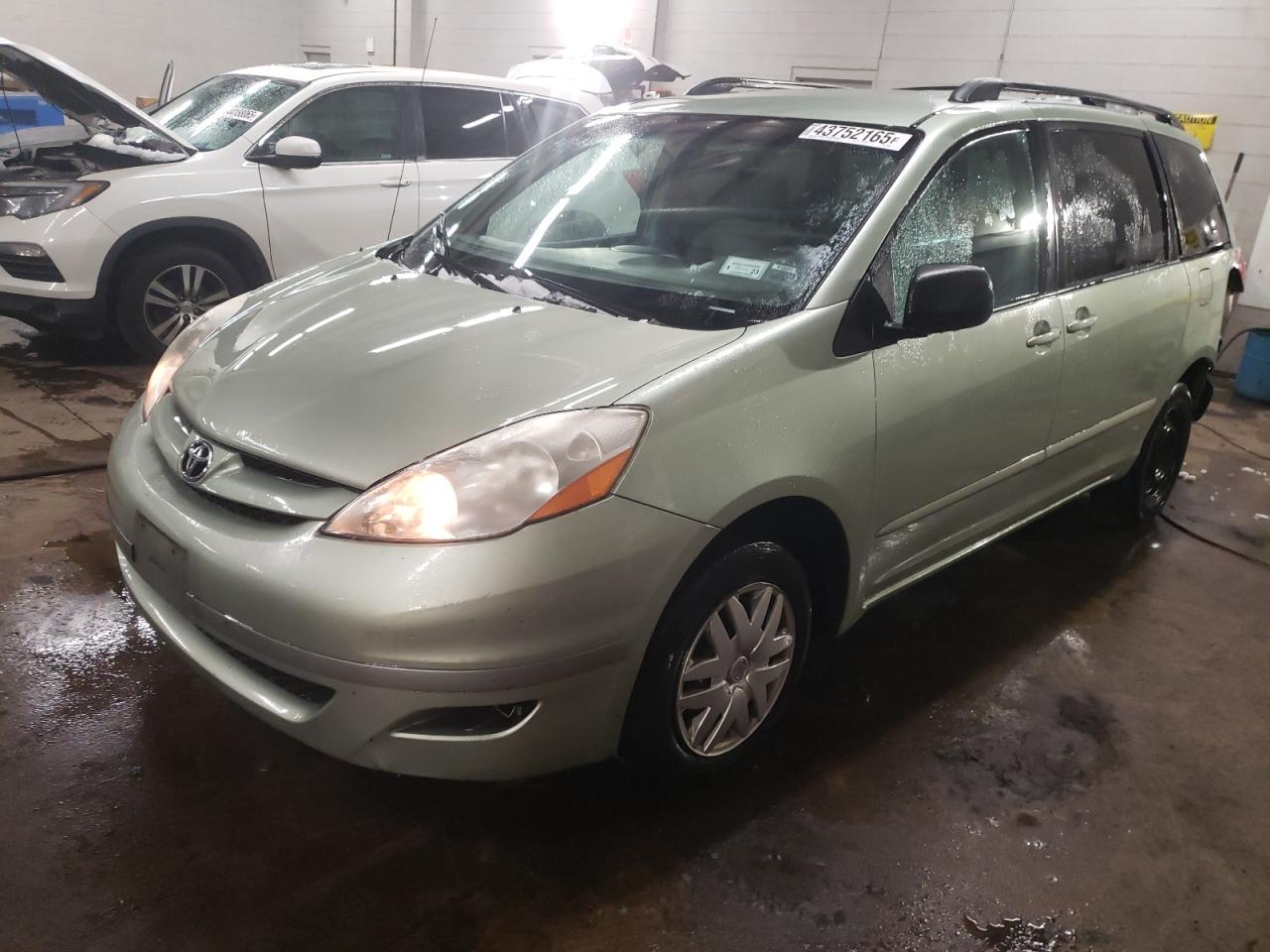 TOYOTA SIENNA CE 2008