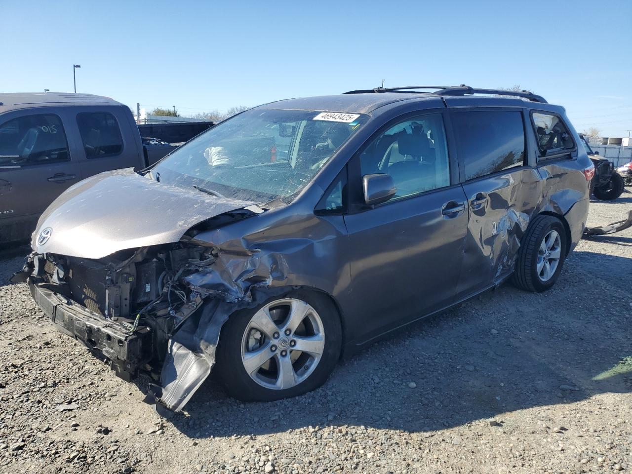 TOYOTA SIENNA LE 2017