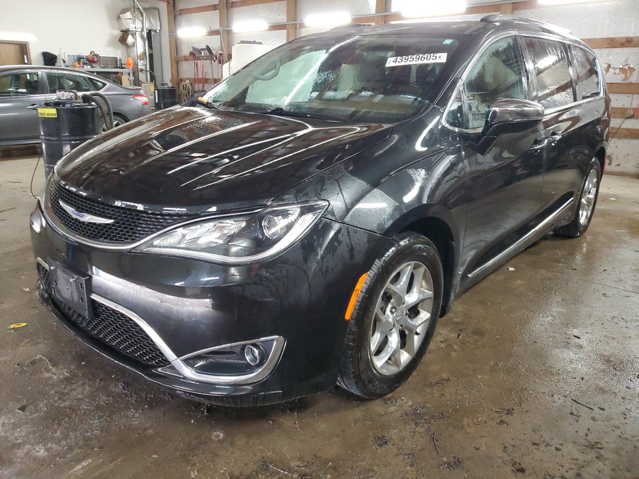 CHRYSLER PACIFICA L 2017