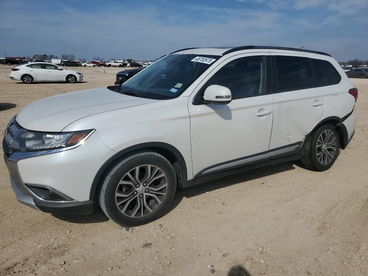 MITSUBISHI OUTLANDER 2016