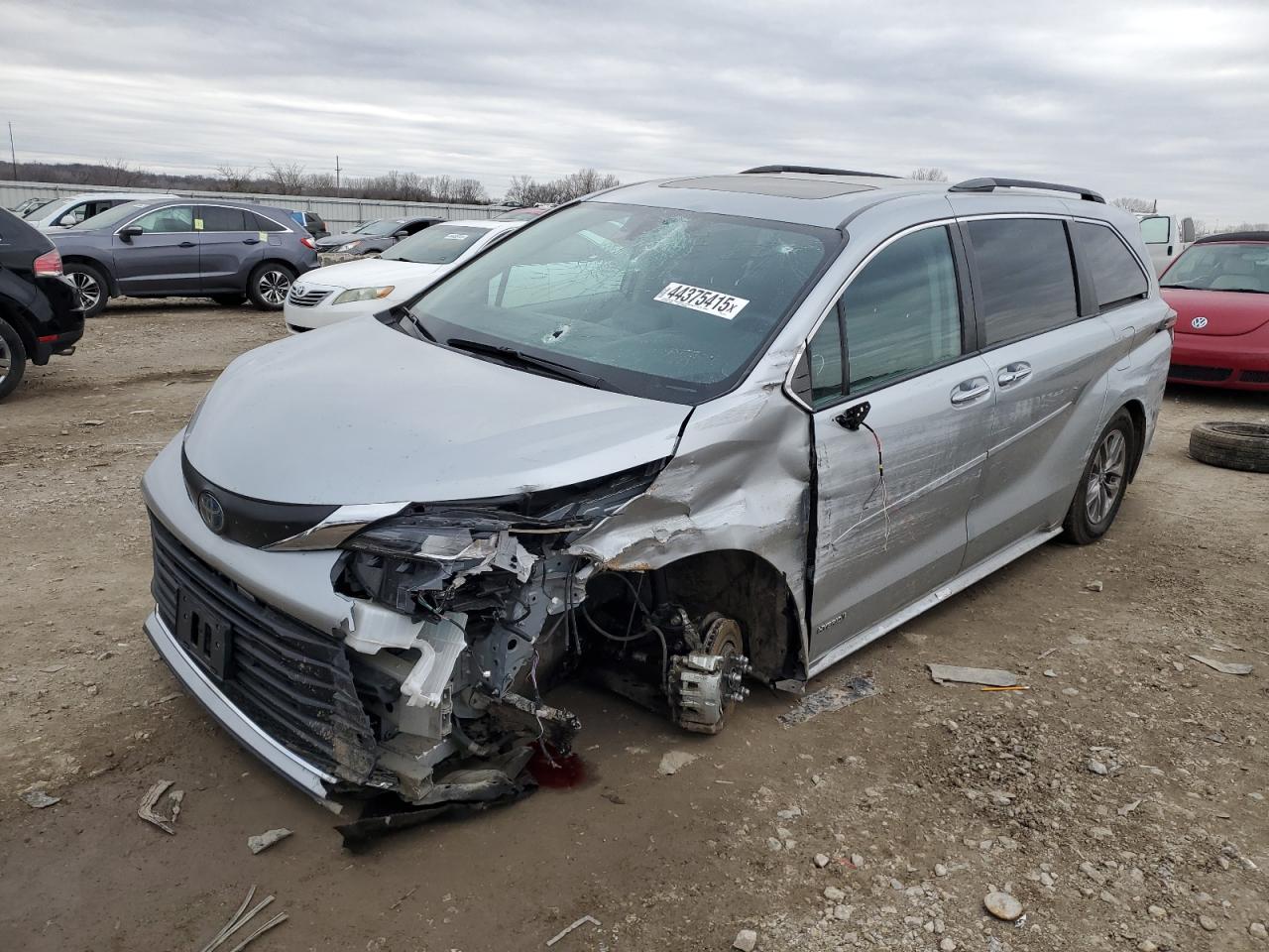 TOYOTA SIENNA XLE 2021