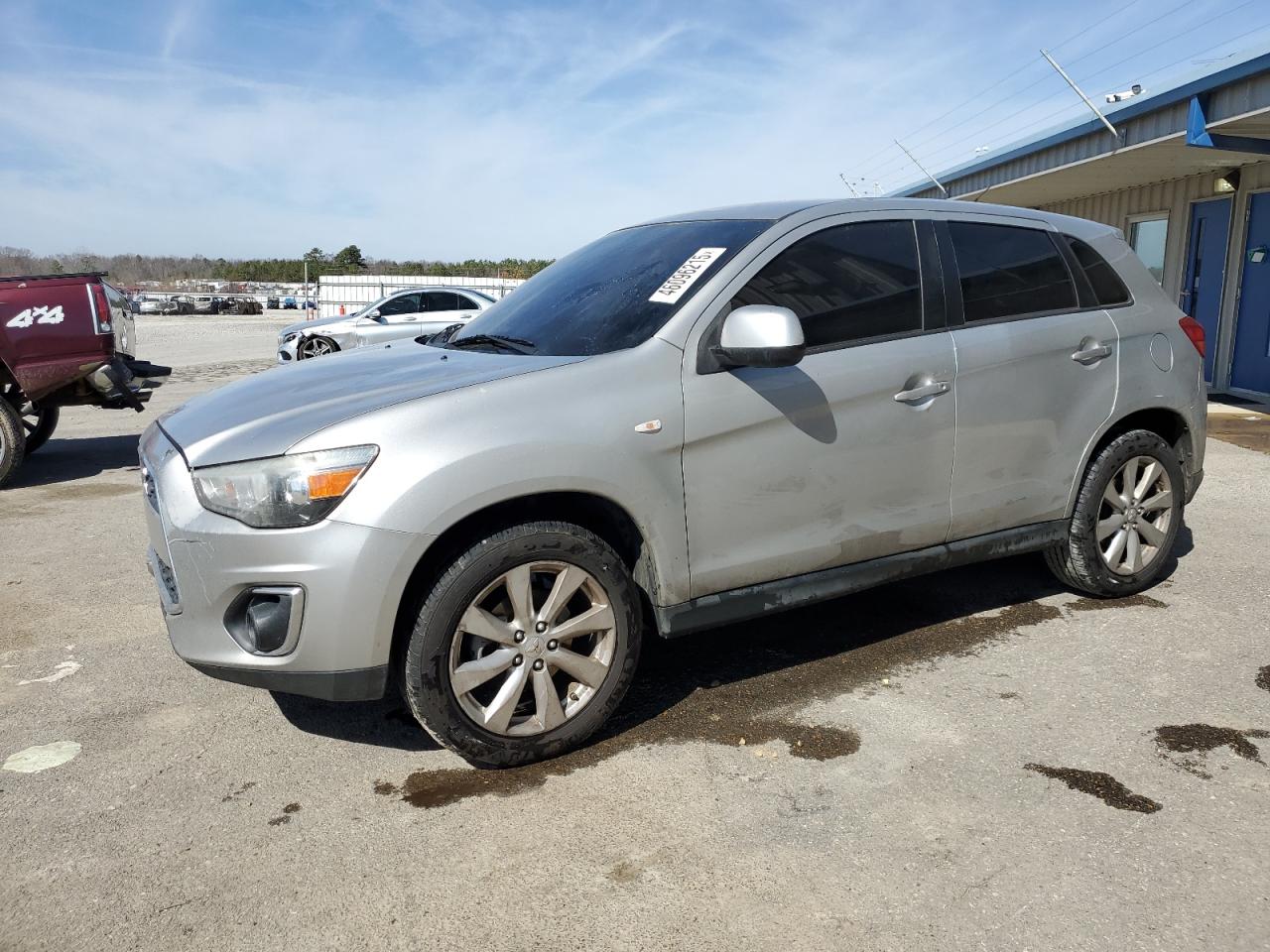 MITSUBISHI OUTLANDER 2015