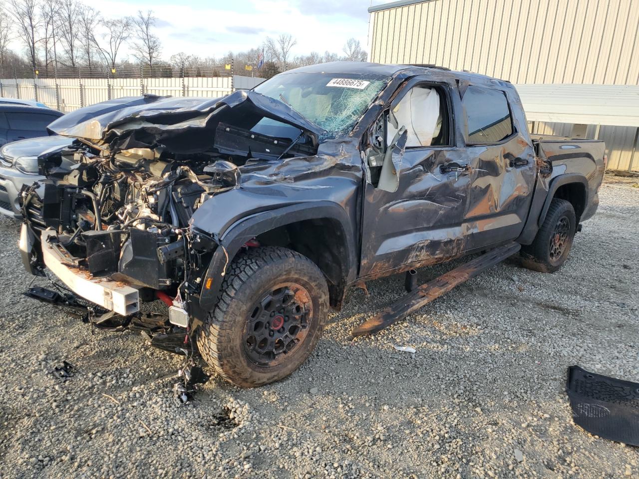 TOYOTA TUNDRA CRE 2025