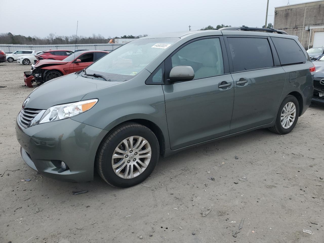 TOYOTA SIENNA XLE 2014