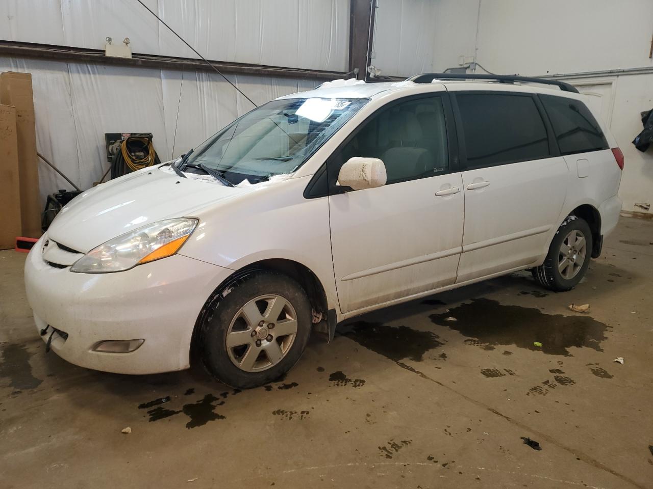 TOYOTA SIENNA CE 2010