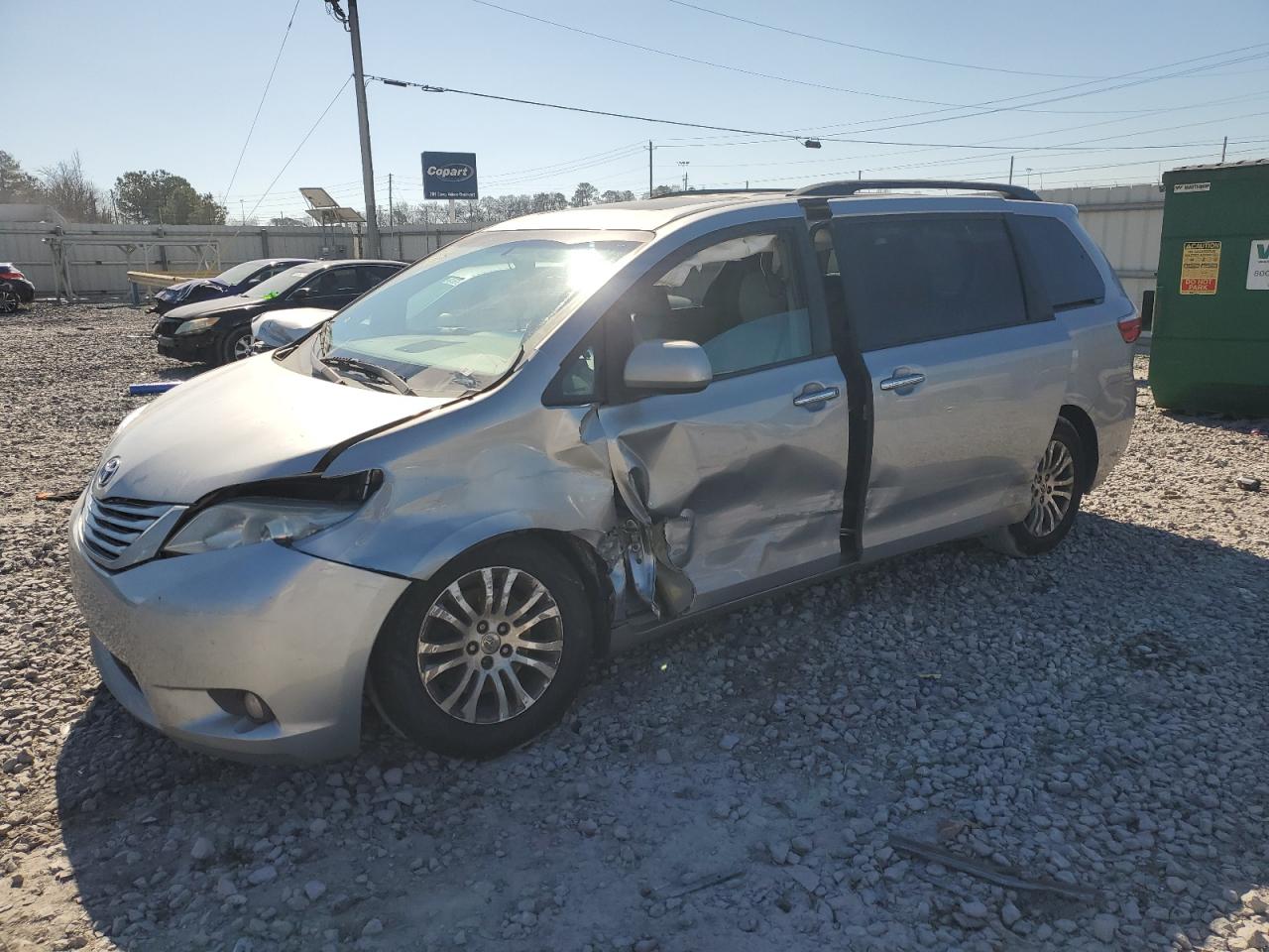TOYOTA SIENNA XLE 2015