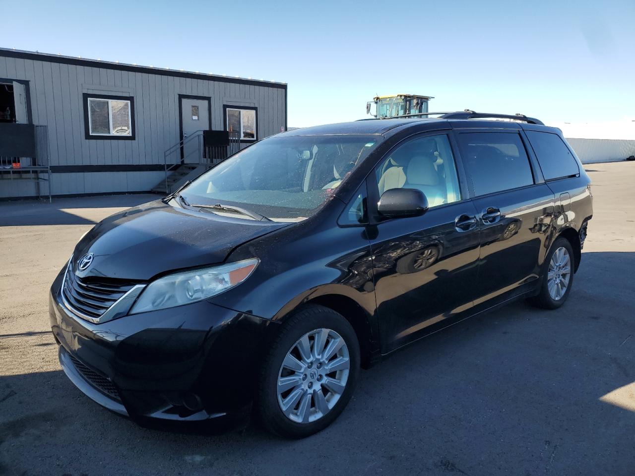 TOYOTA SIENNA LE 2012