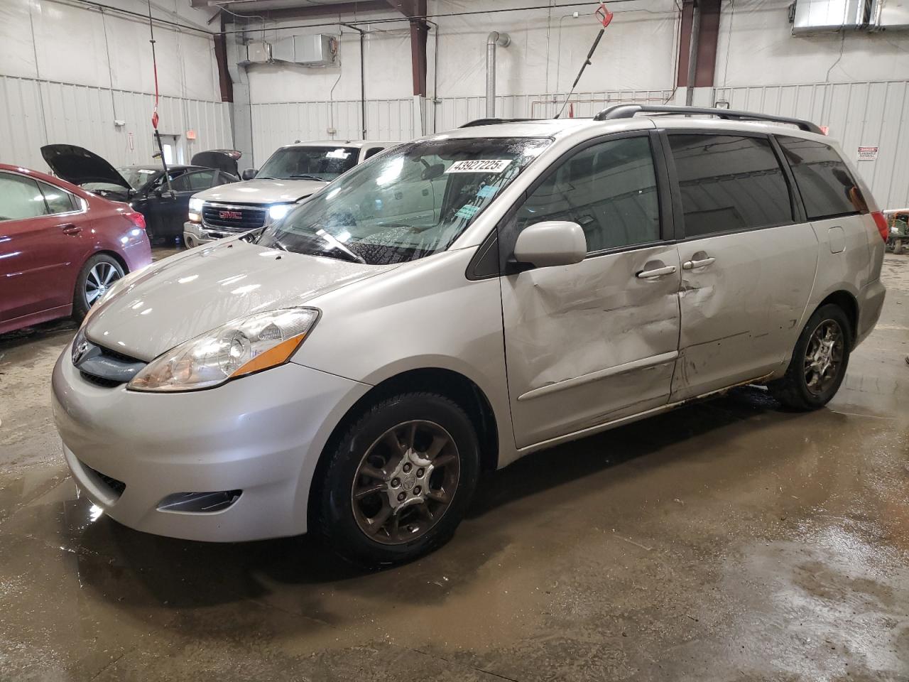 TOYOTA SIENNA XLE 2006