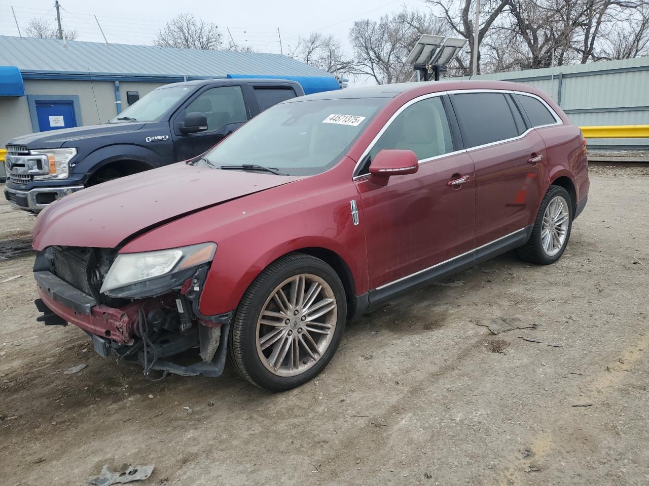 LINCOLN MKT 2014