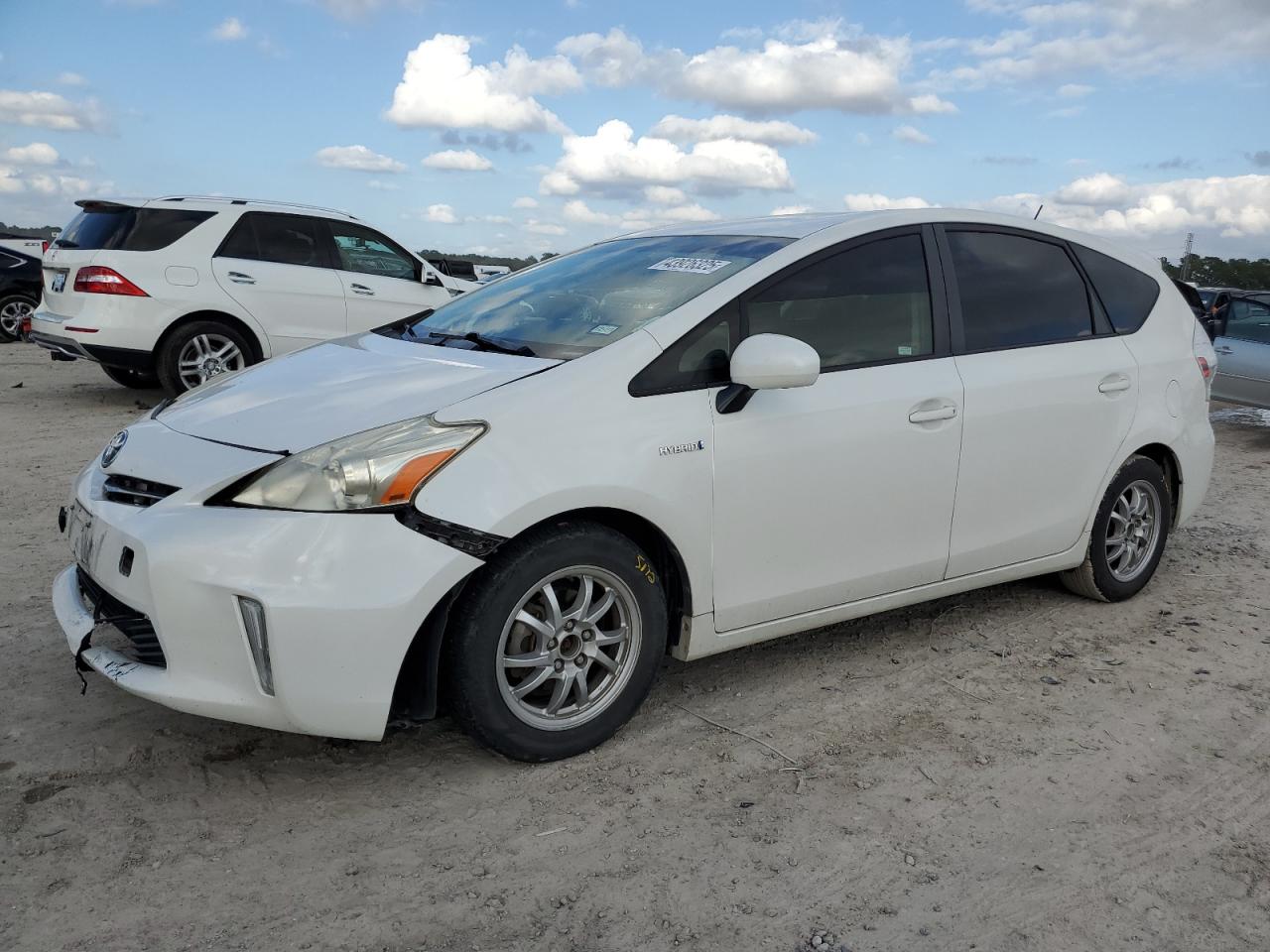 TOYOTA PRIUS V 2013