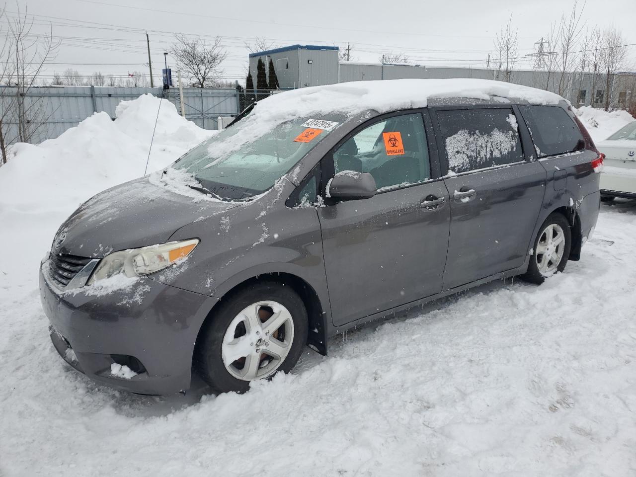 TOYOTA SIENNA LE 2011