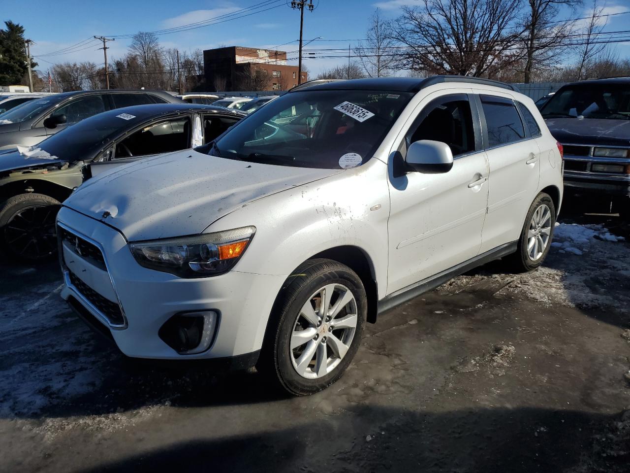 MITSUBISHI OUTLANDER 2015