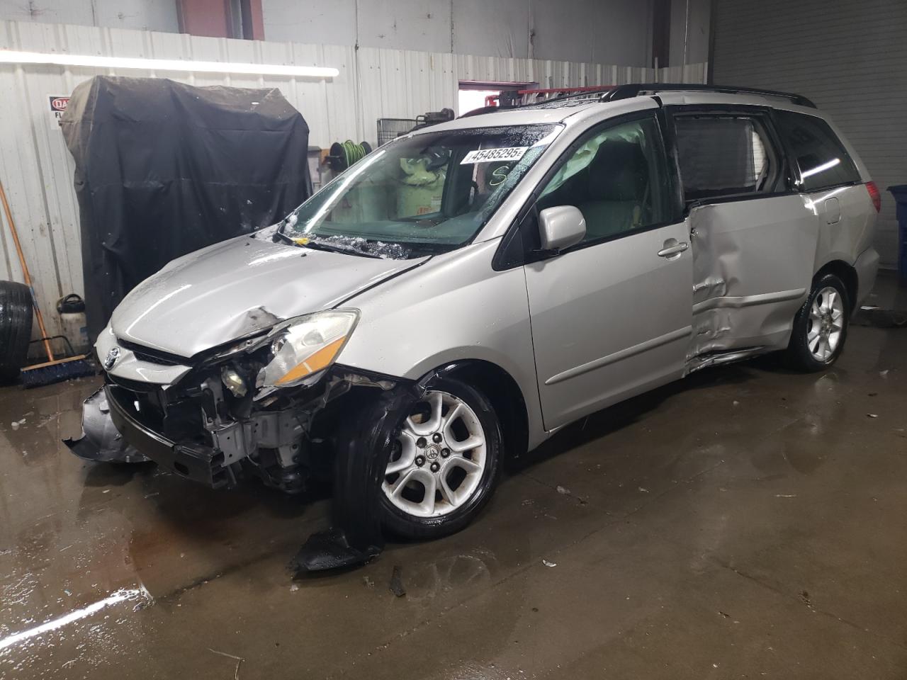 TOYOTA SIENNA XLE 2006