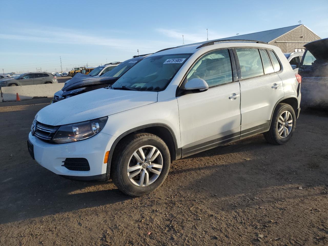VOLKSWAGEN TIGUAN S 2016