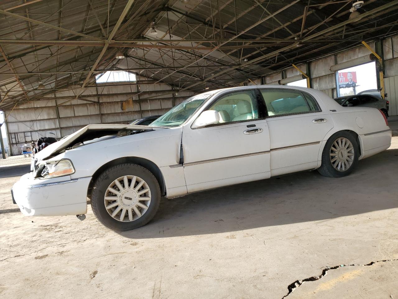 LINCOLN TOWN CAR S 2005