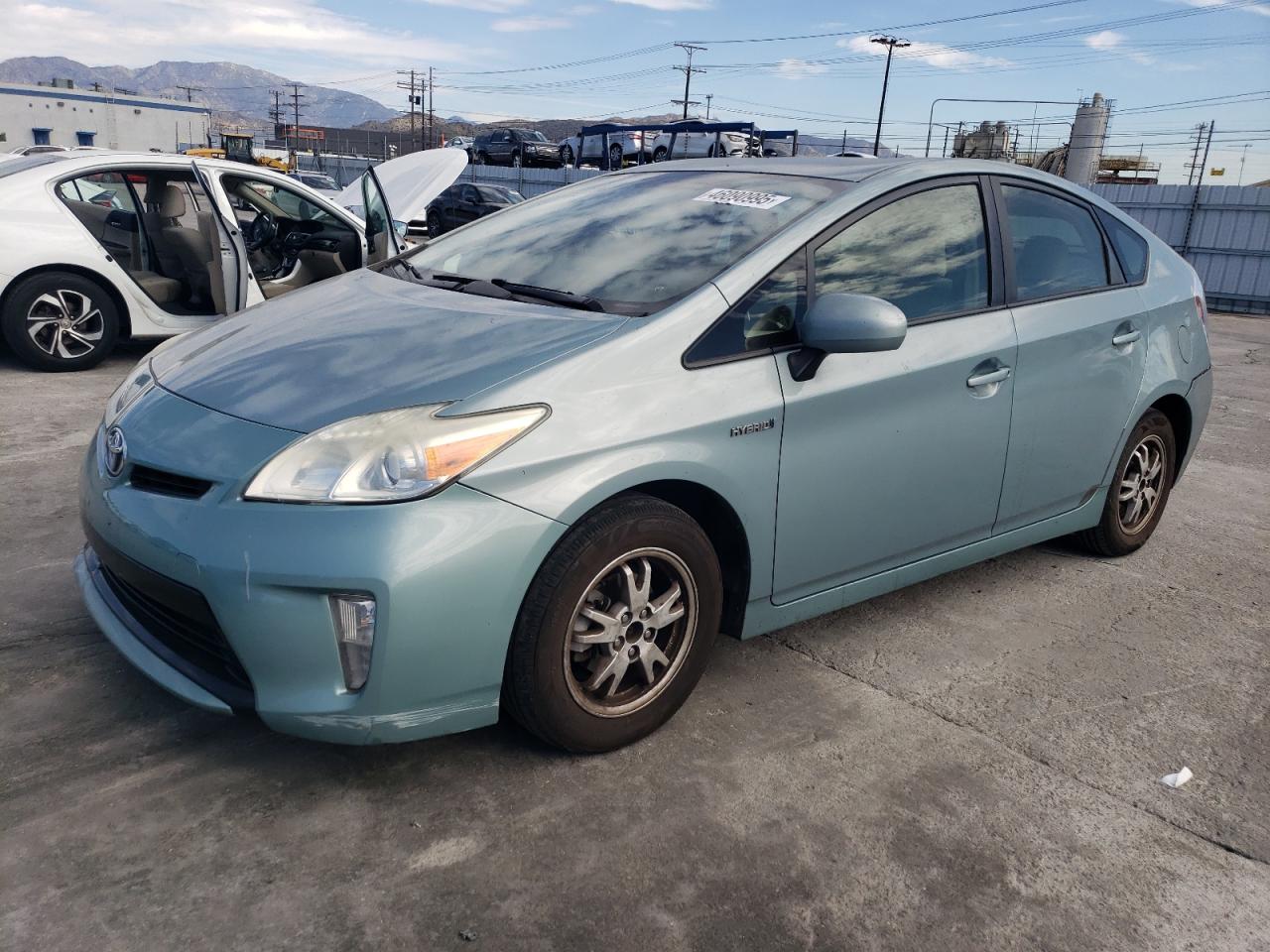 TOYOTA PRIUS 2015