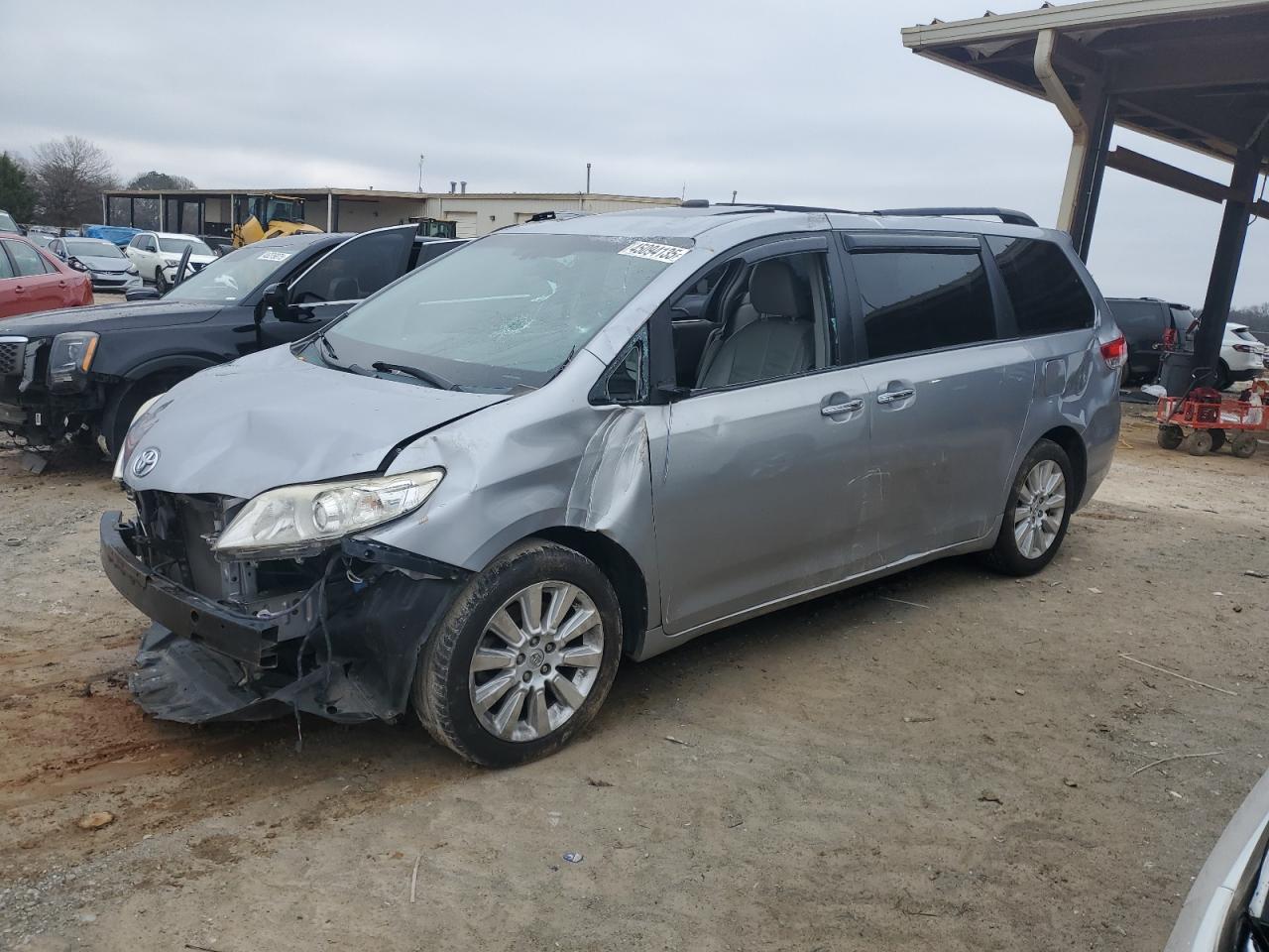 TOYOTA SIENNA XLE 2013