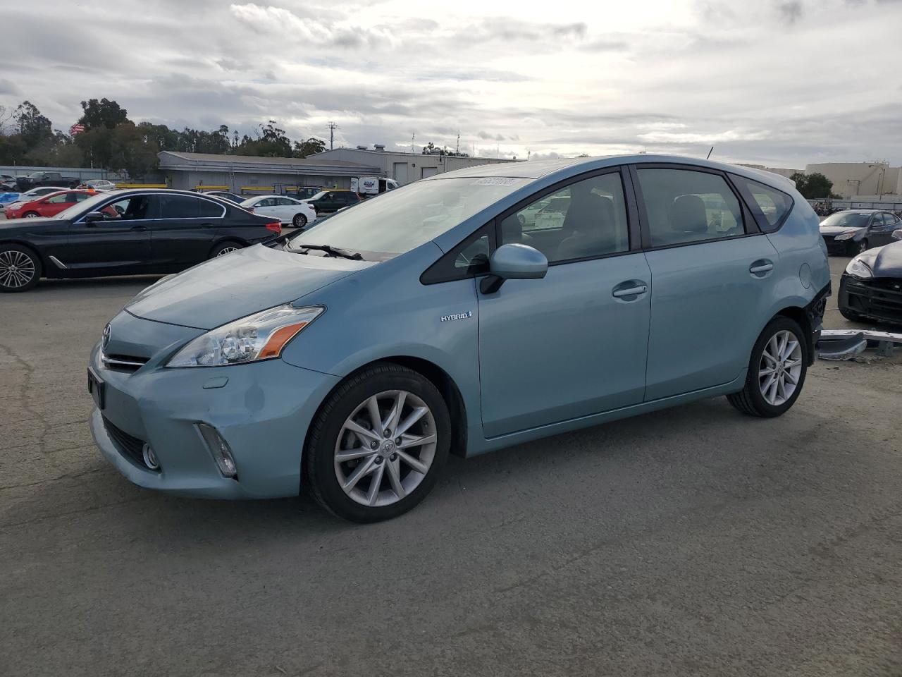 TOYOTA PRIUS V 2014