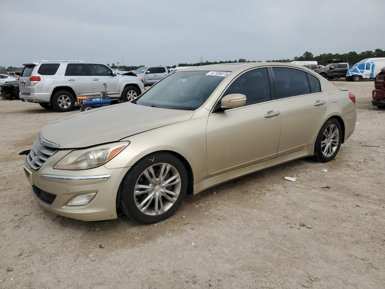 HYUNDAI GENESIS 3. 2012