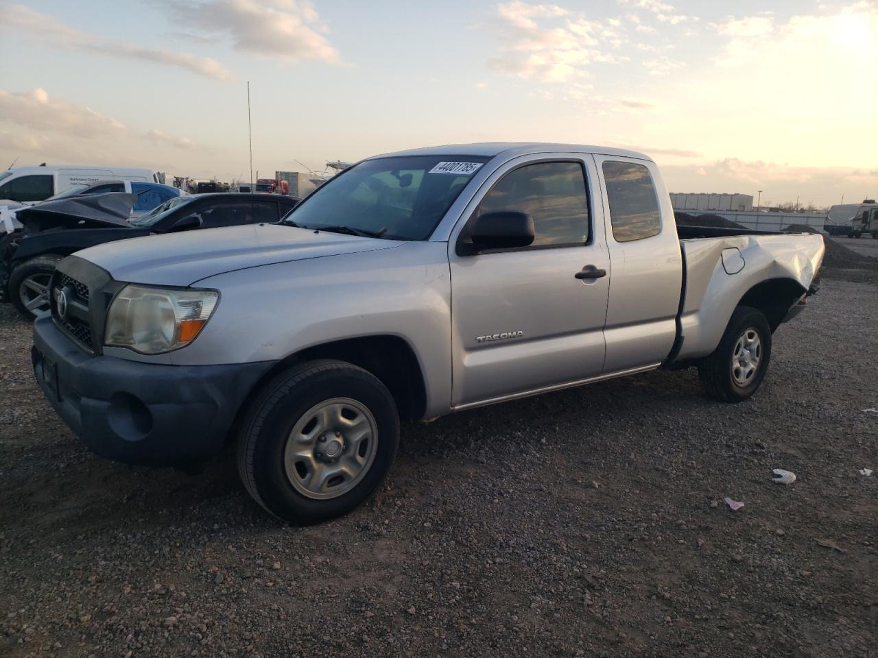 TOYOTA TACOMA ACC 2011