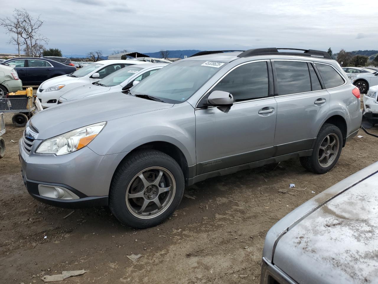 SUBARU OUTBACK 2. 2011