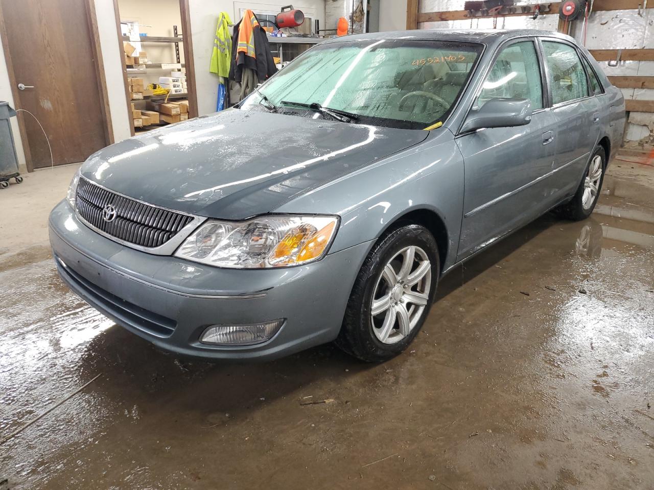 TOYOTA AVALON XL 2001