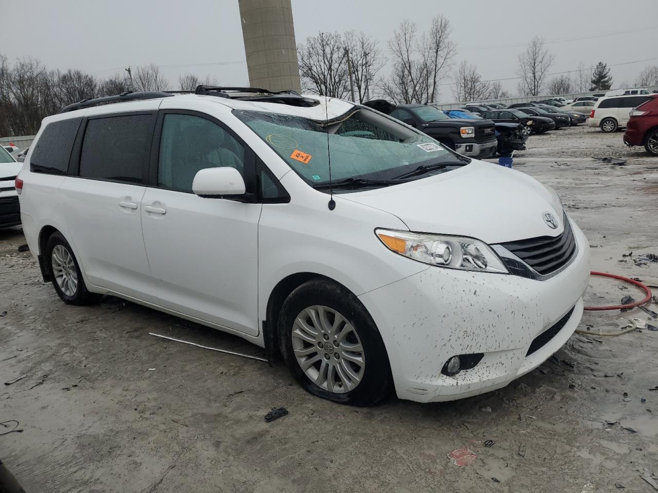 TOYOTA SIENNA XLE 2013