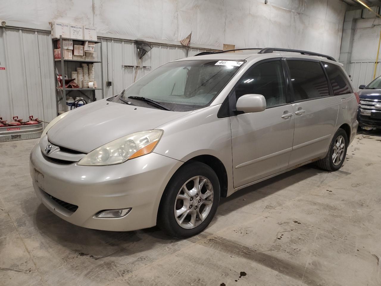TOYOTA SIENNA XLE 2006