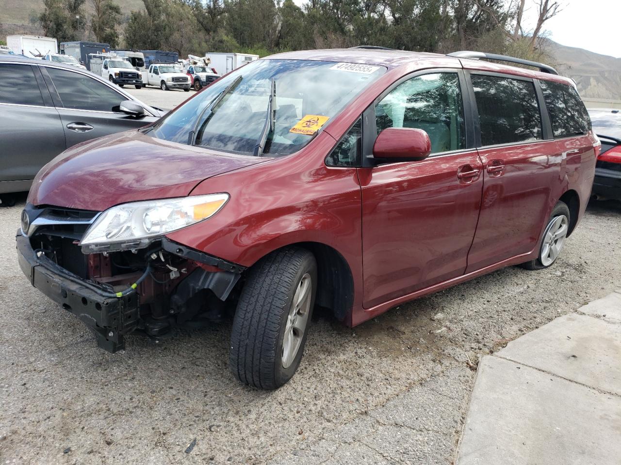 TOYOTA SIENNA LE 2018