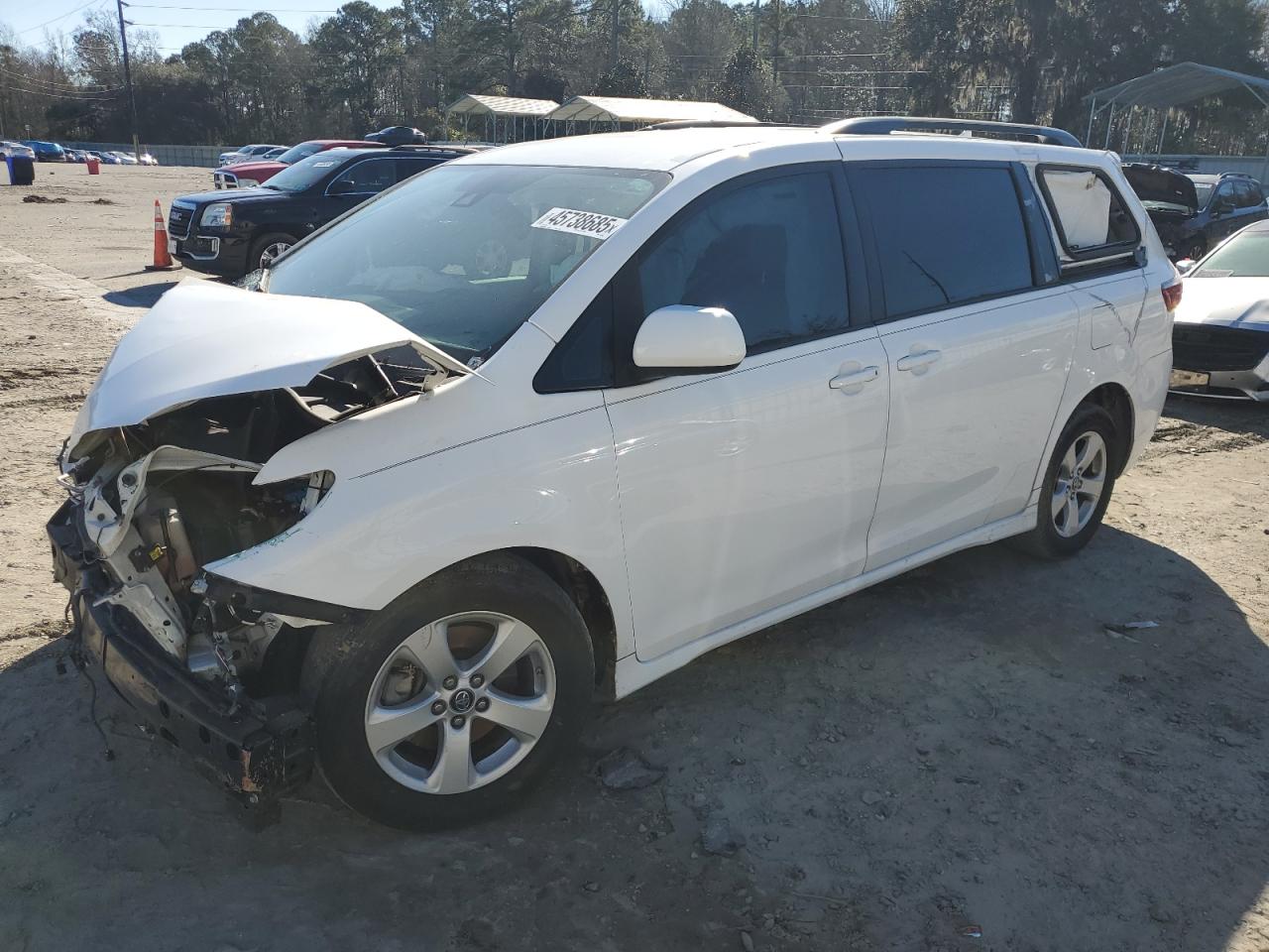 TOYOTA SIENNA LE 2018