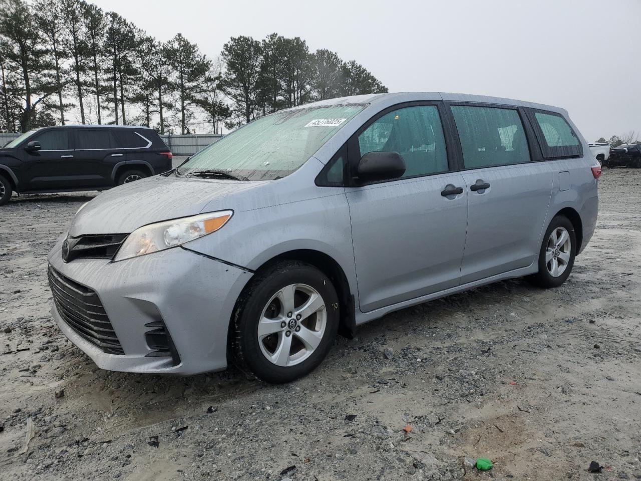 TOYOTA SIENNA L 2018