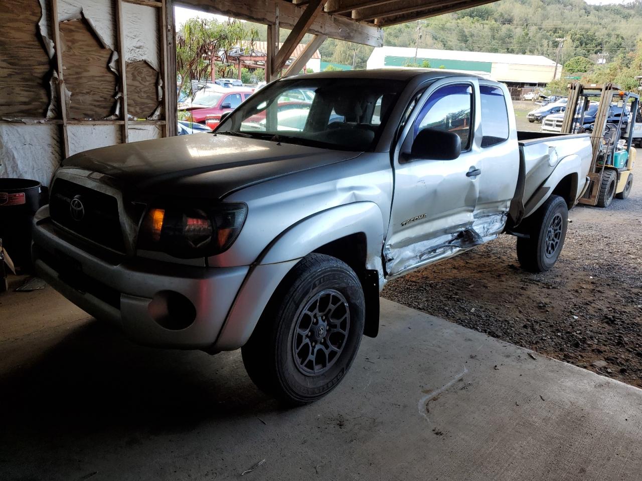 TOYOTA TACOMA ACC 2011
