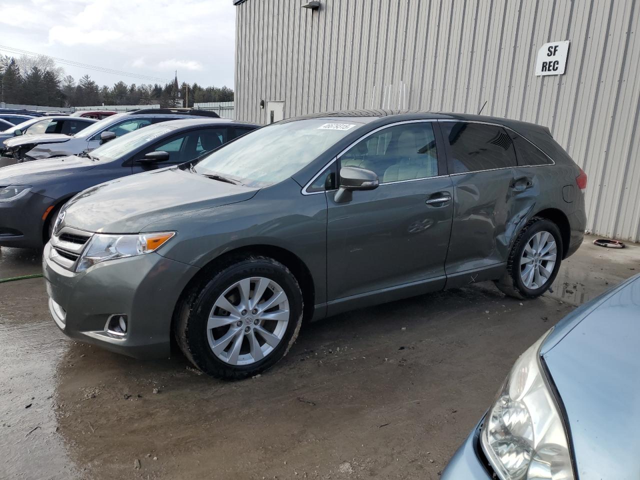 TOYOTA VENZA LE 2014