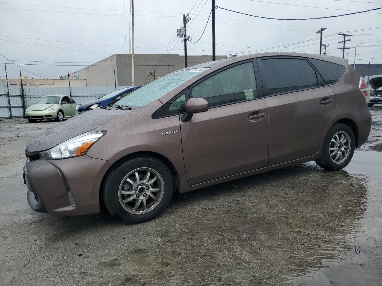 TOYOTA PRIUS V 2017