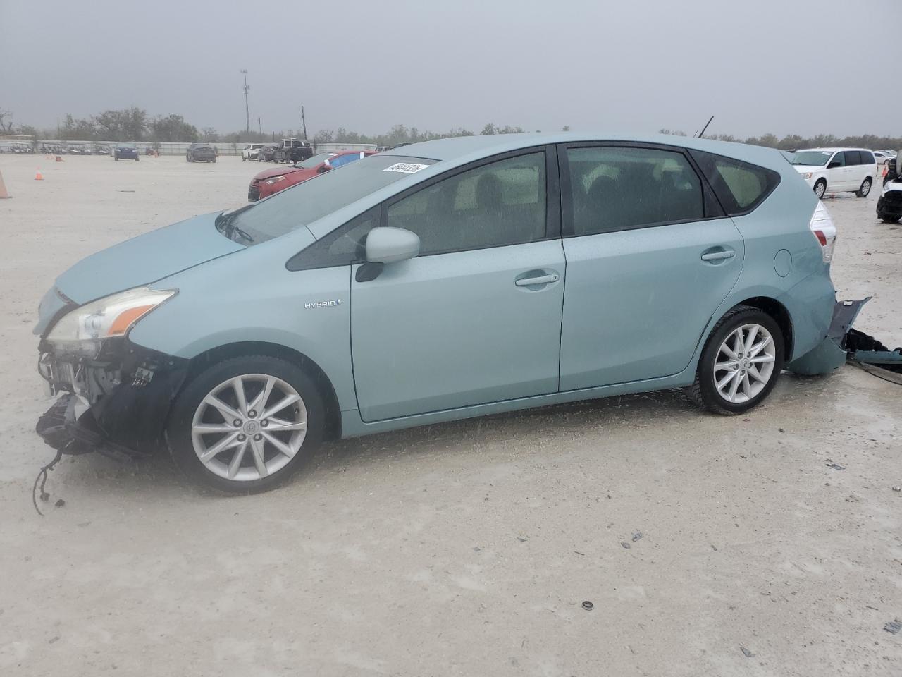 TOYOTA PRIUS V 2013