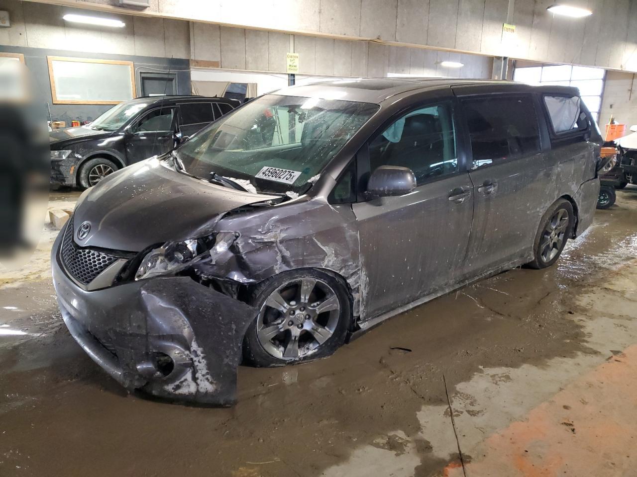 TOYOTA SIENNA SPO 2011