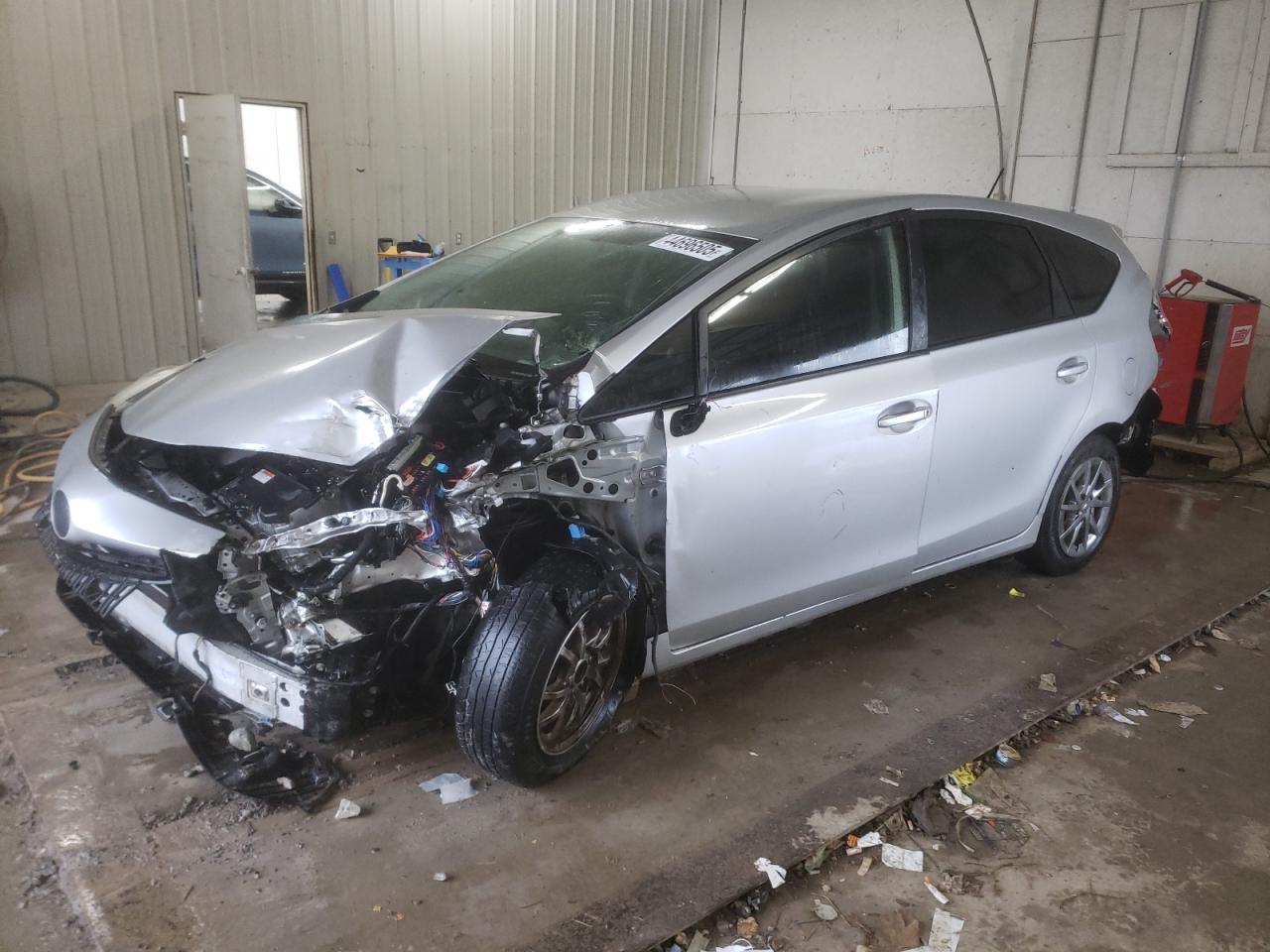 TOYOTA PRIUS V 2015