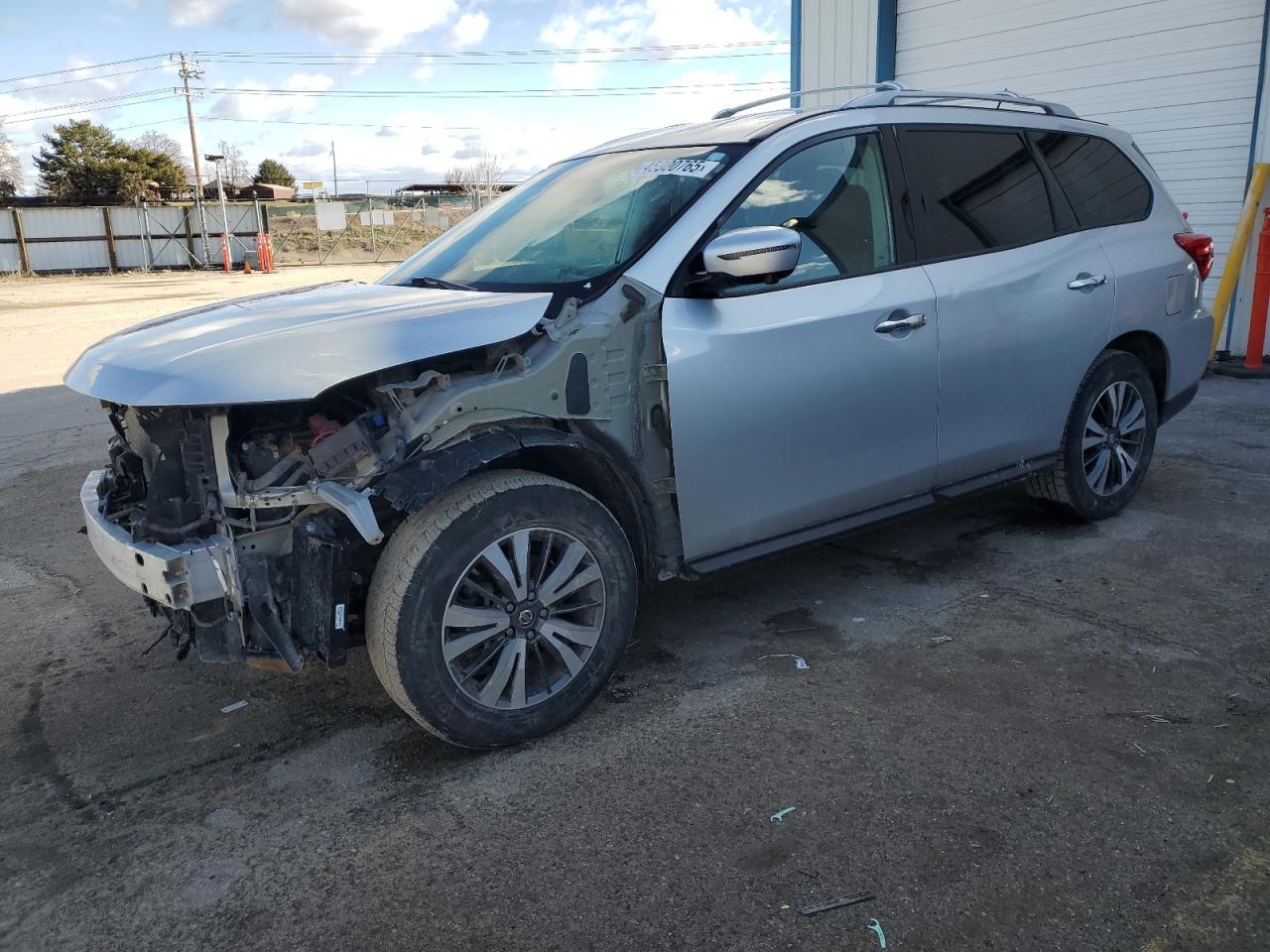 NISSAN PATHFINDER 2017
