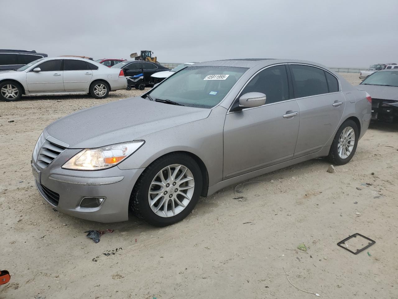 HYUNDAI GENESIS 3. 2011