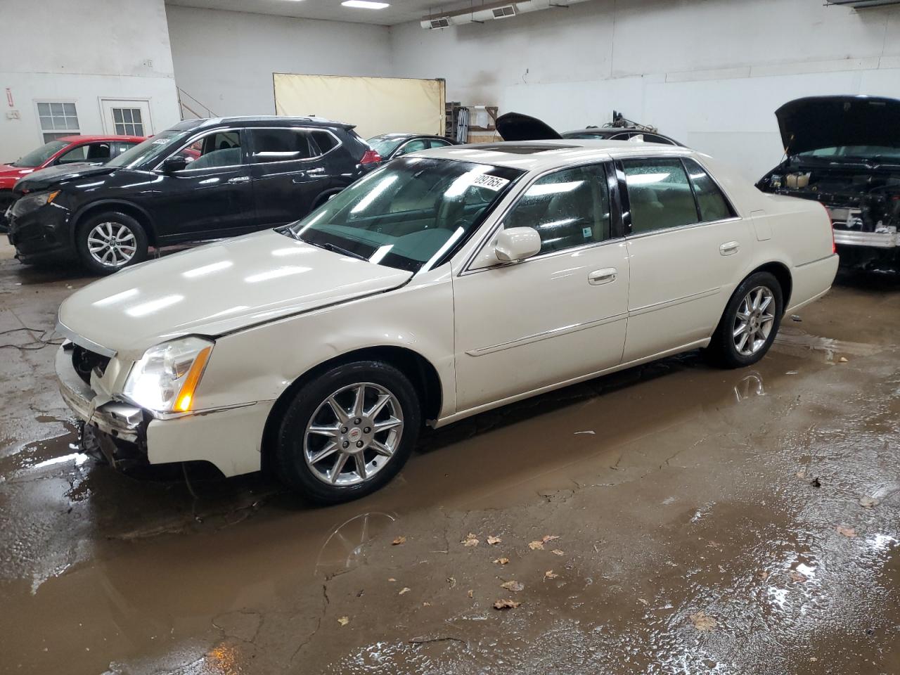 CADILLAC DTS LUXURY 2011