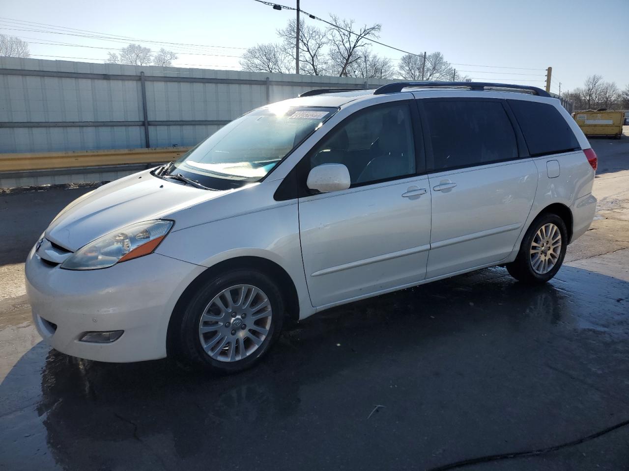 TOYOTA SIENNA XLE 2010