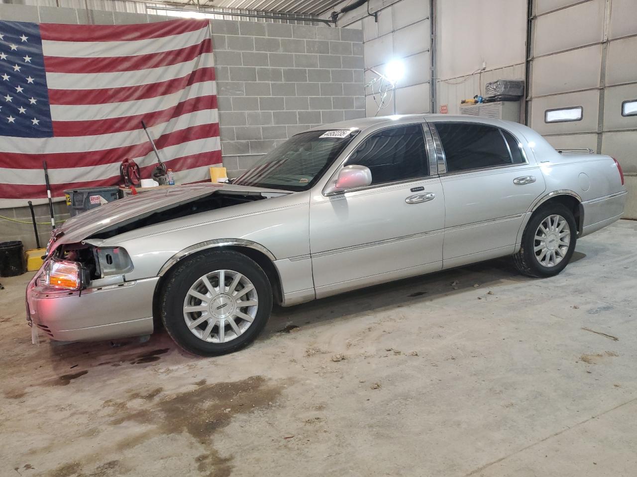 LINCOLN TOWN CAR S 2006