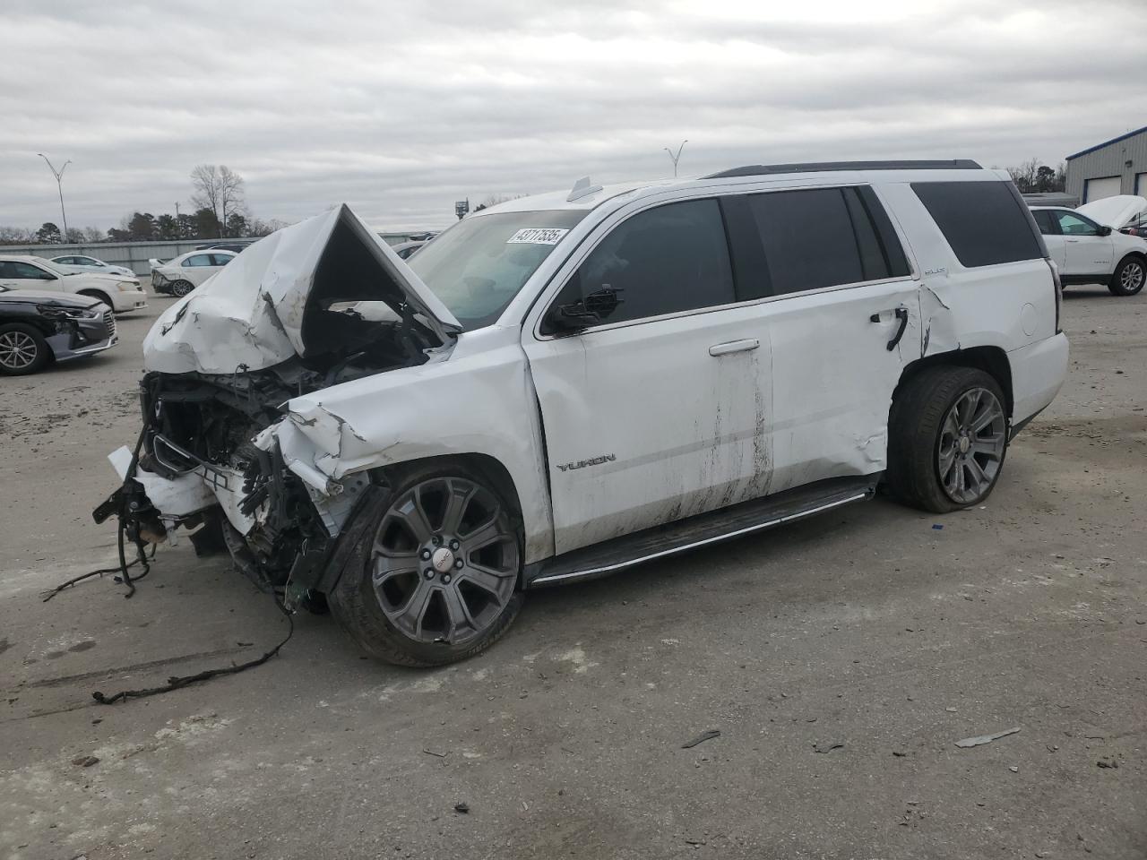 GMC YUKON SLE 2016