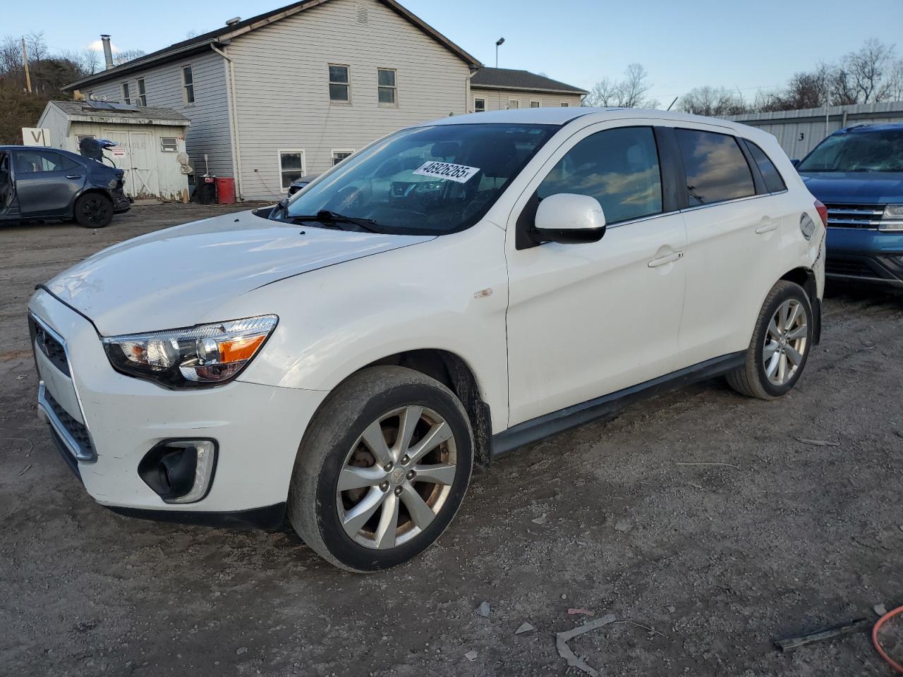 MITSUBISHI OUTLANDER 2015