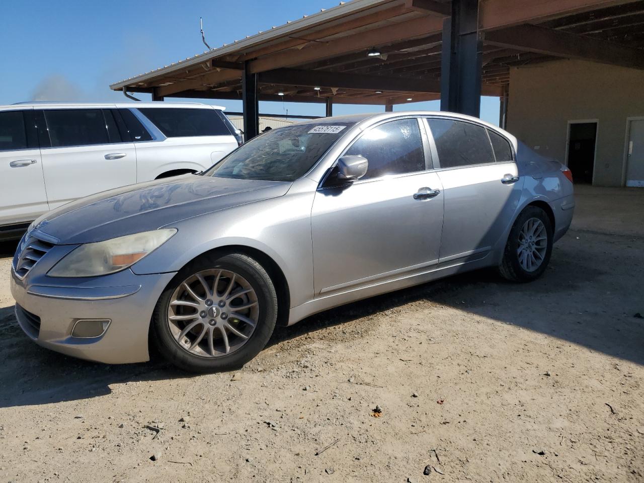HYUNDAI GENESIS 3. 2011