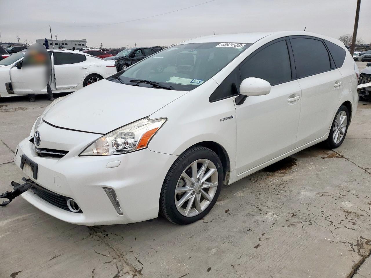 TOYOTA PRIUS V 2014