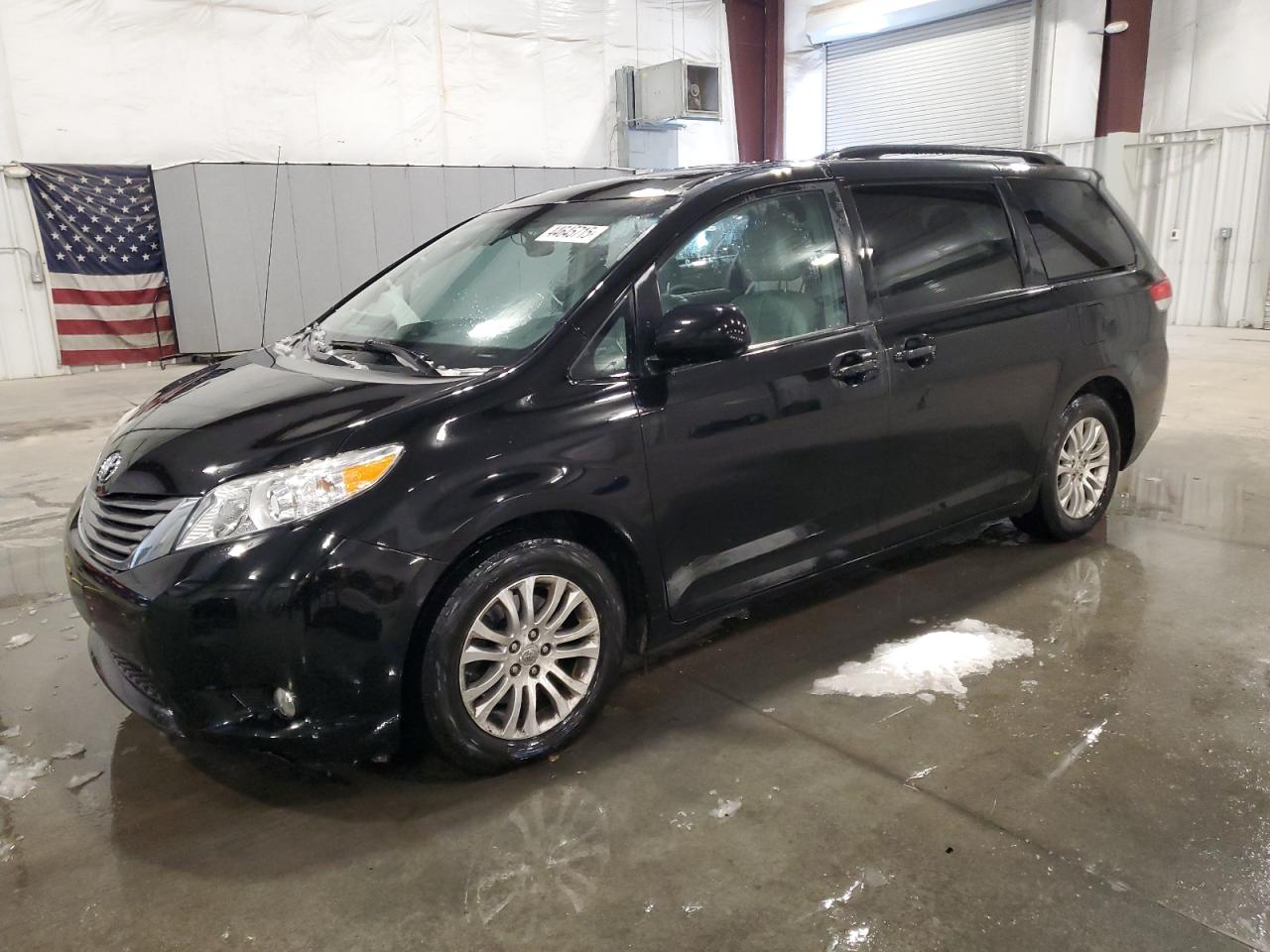 TOYOTA SIENNA XLE 2014