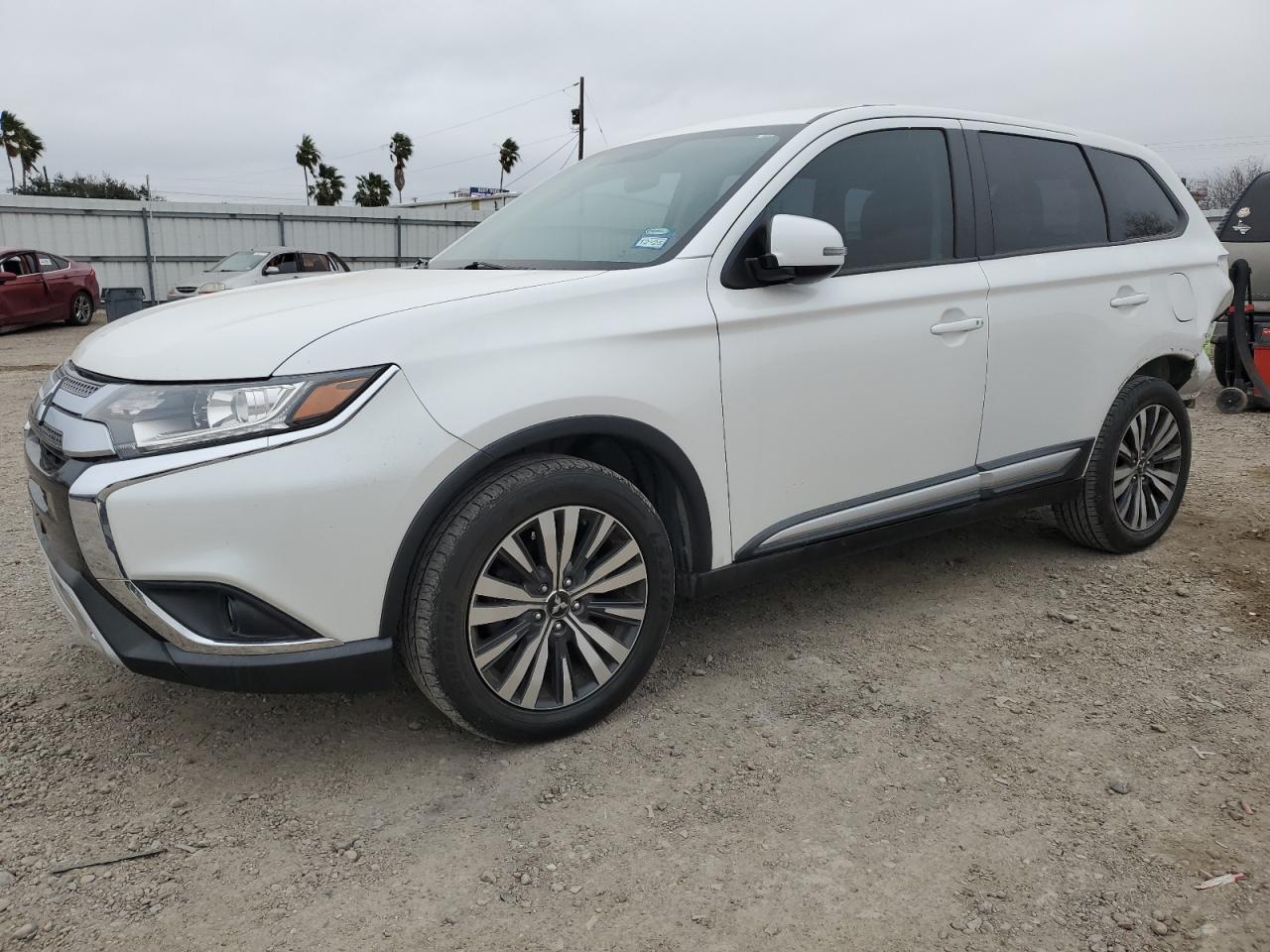 MITSUBISHI OUTLANDER 2019