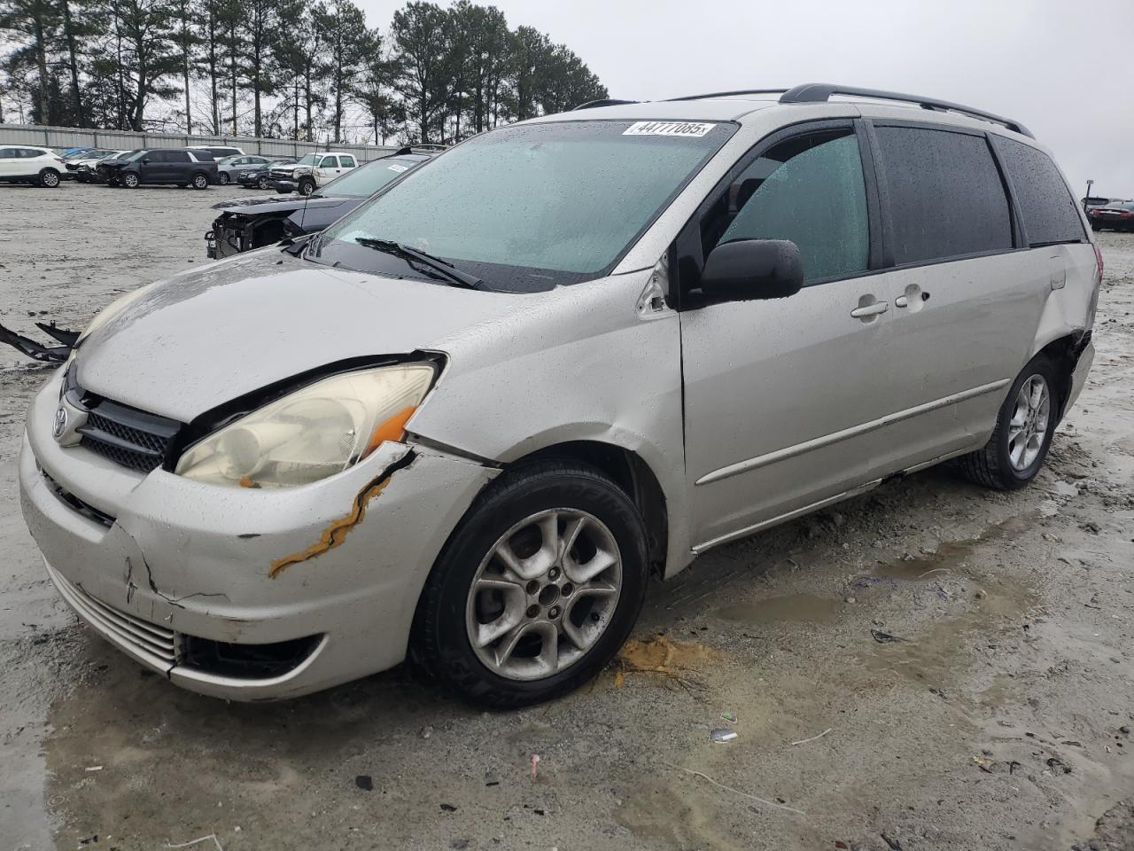 TOYOTA SIENNA LE 2005